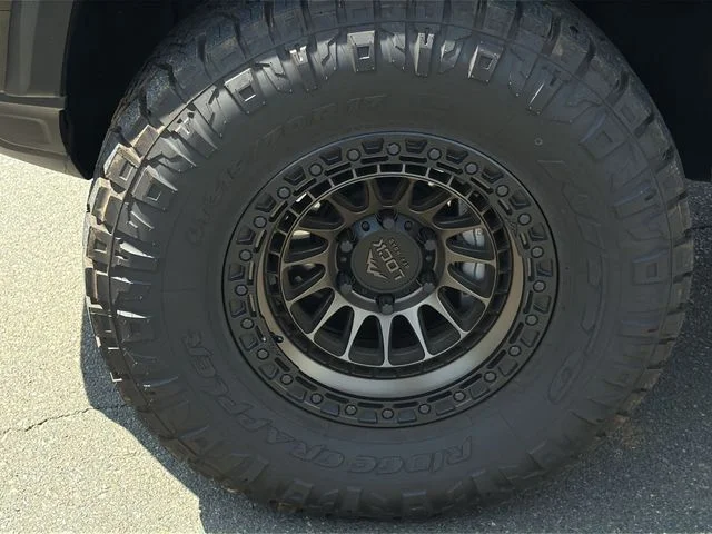 Used 2025 Brown GMC Elevation image 9