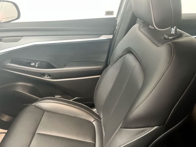 Used 2025 Silver Jeep Limited image 28