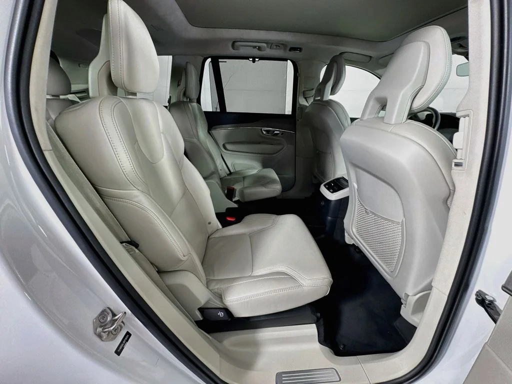 Used 2022 White Volvo T8 Inscription 6 Passenger image 37