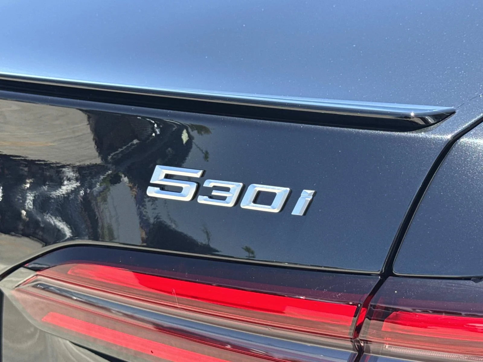 New 2027 Black Sapphire Metallic BMW 530i Sedan image 7