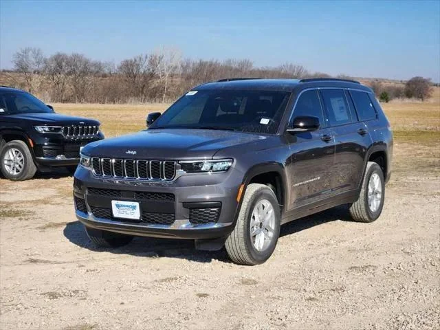 New 2026 Baltic Gray Metallic Clear-Coat Exterior Paint Jeep Laredo X image 2