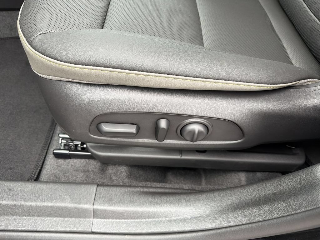 New 2026 Mosaic Black Metallic Chevrolet ACTIV image 8