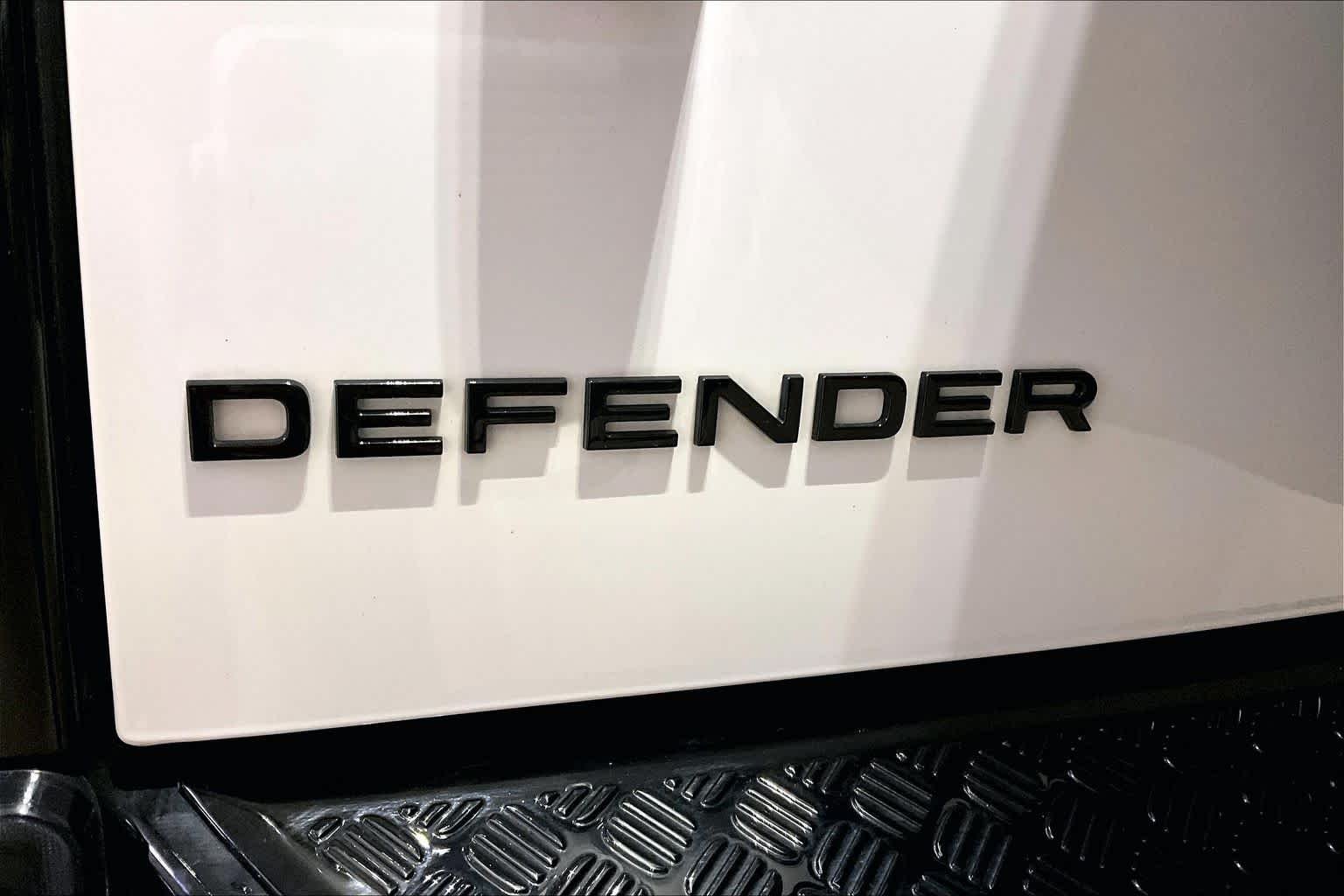 Used 2025 Fuji White Land Rover V8 image 9