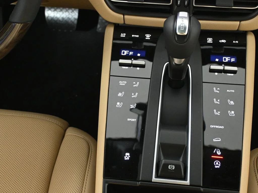 2026 Porsche Macan - Photo 25