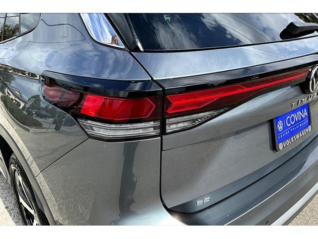New 2026 Platinum Gray Metallic Volkswagen 2.0T SE image 24