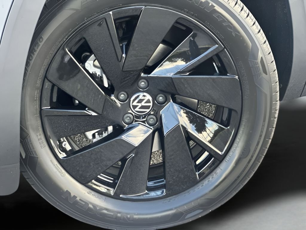New 2026 Pure Gray Volkswagen 2.0T SE w/Technology image 10