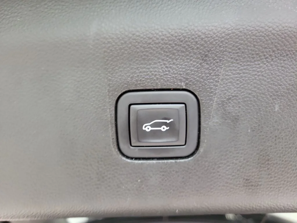 Used 2023 Black Buick Essence image 16