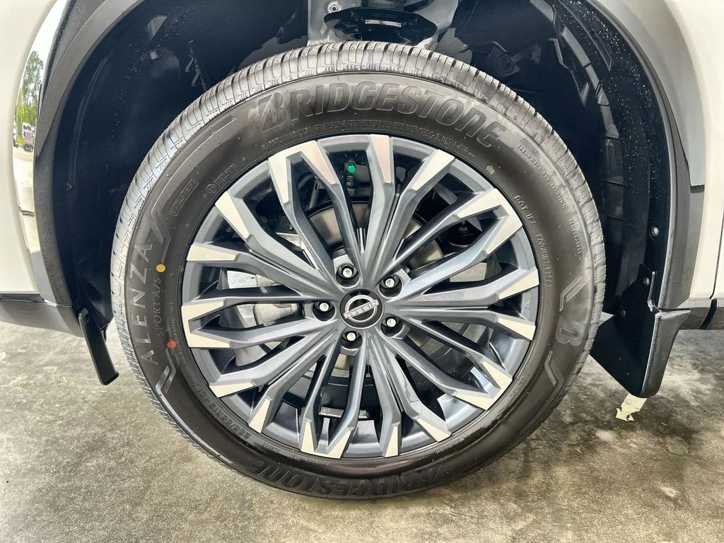 New 2026 Everest White Pearl TriCoat / Super Black Two-tone Nissan Platinum image 19