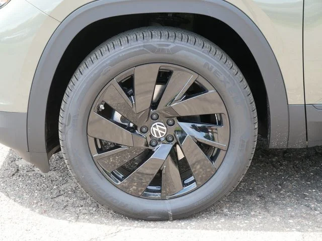 New 2026 Green Volkswagen 2.0T SE w/Technology image 5