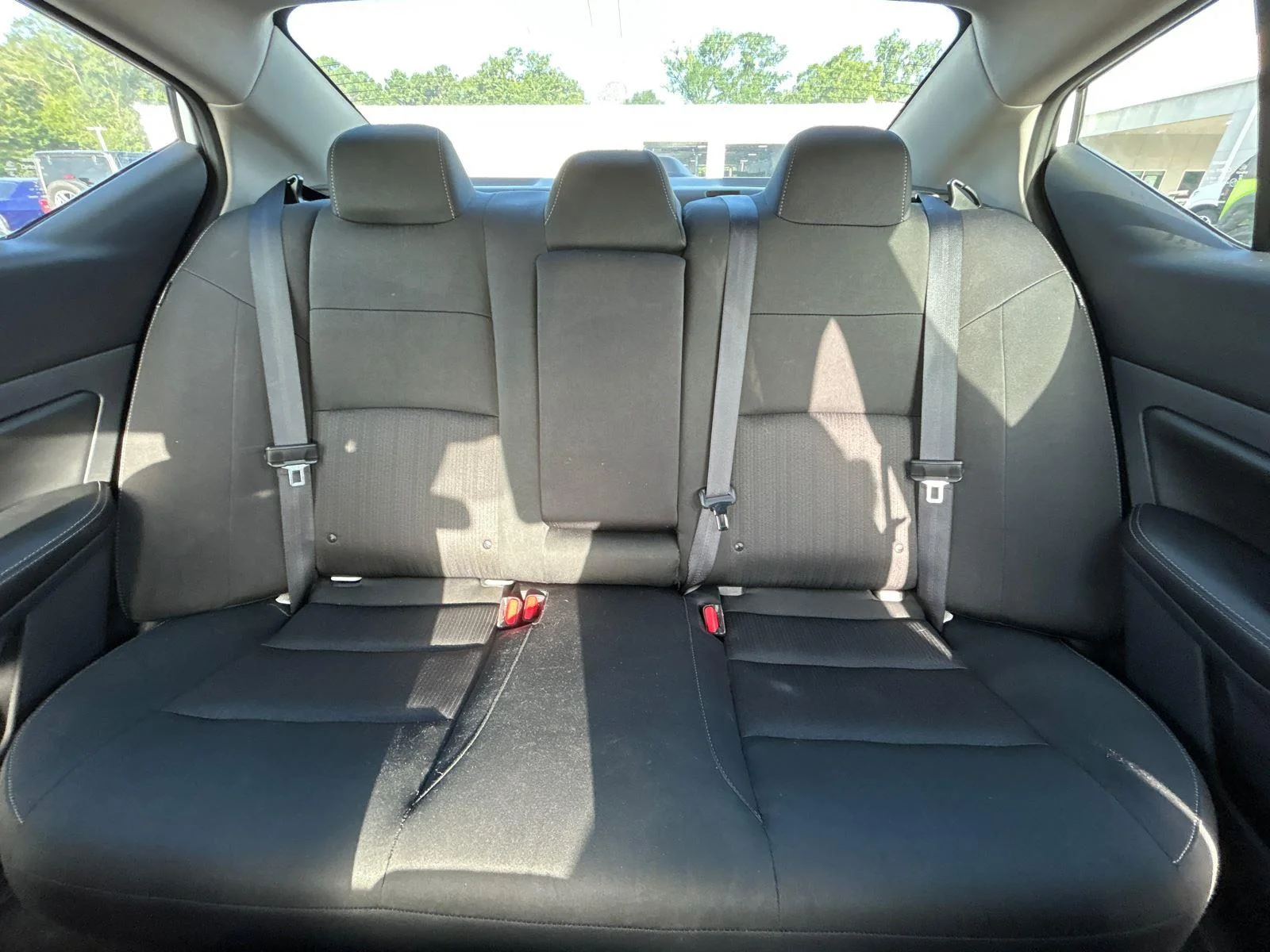 Used 2025 Glacier White Nissan SV image 31