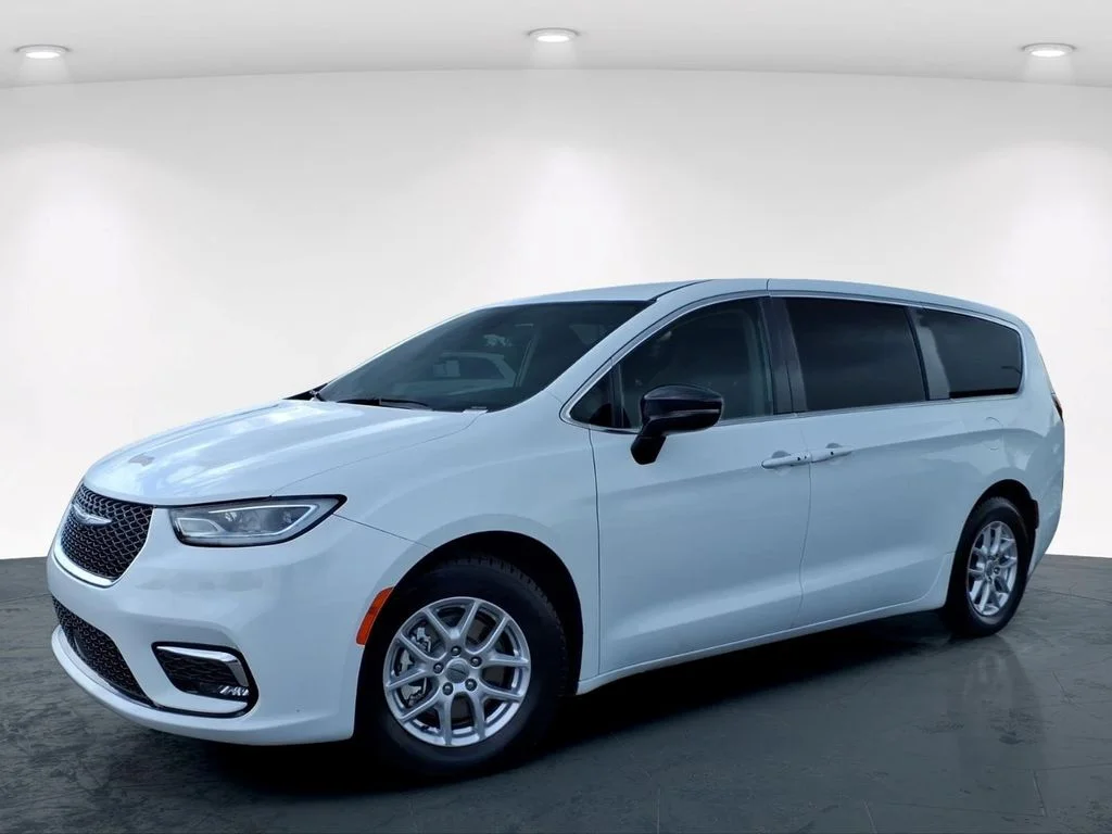 Used 2024 White Chrysler Touring L image 2