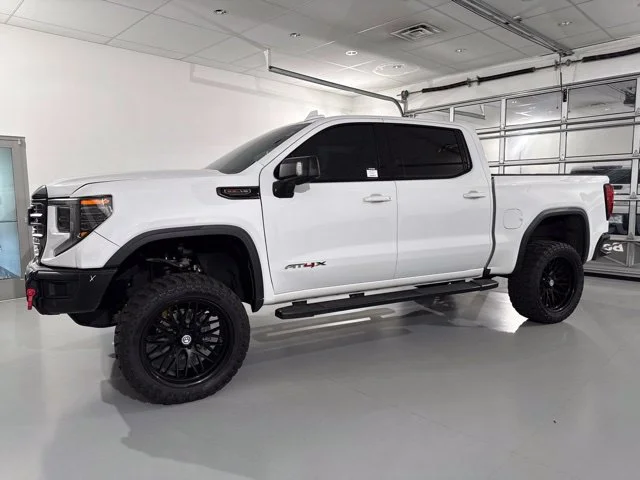 Used 2024 White GMC AT4X image 4
