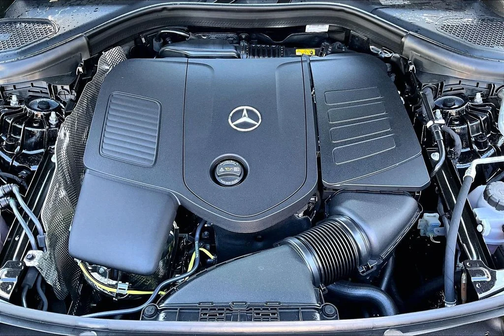 New 2026 Black Mercedes-Benz GLC 300 image 11