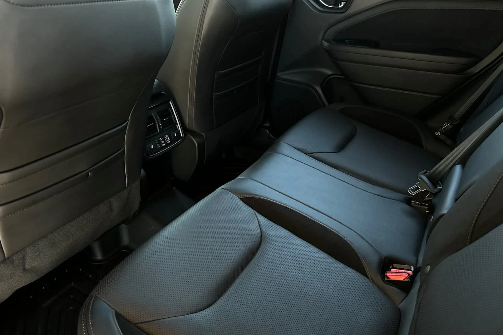 Used 2025 Ice Silver Metallic Subaru Touring Hybrid image 4