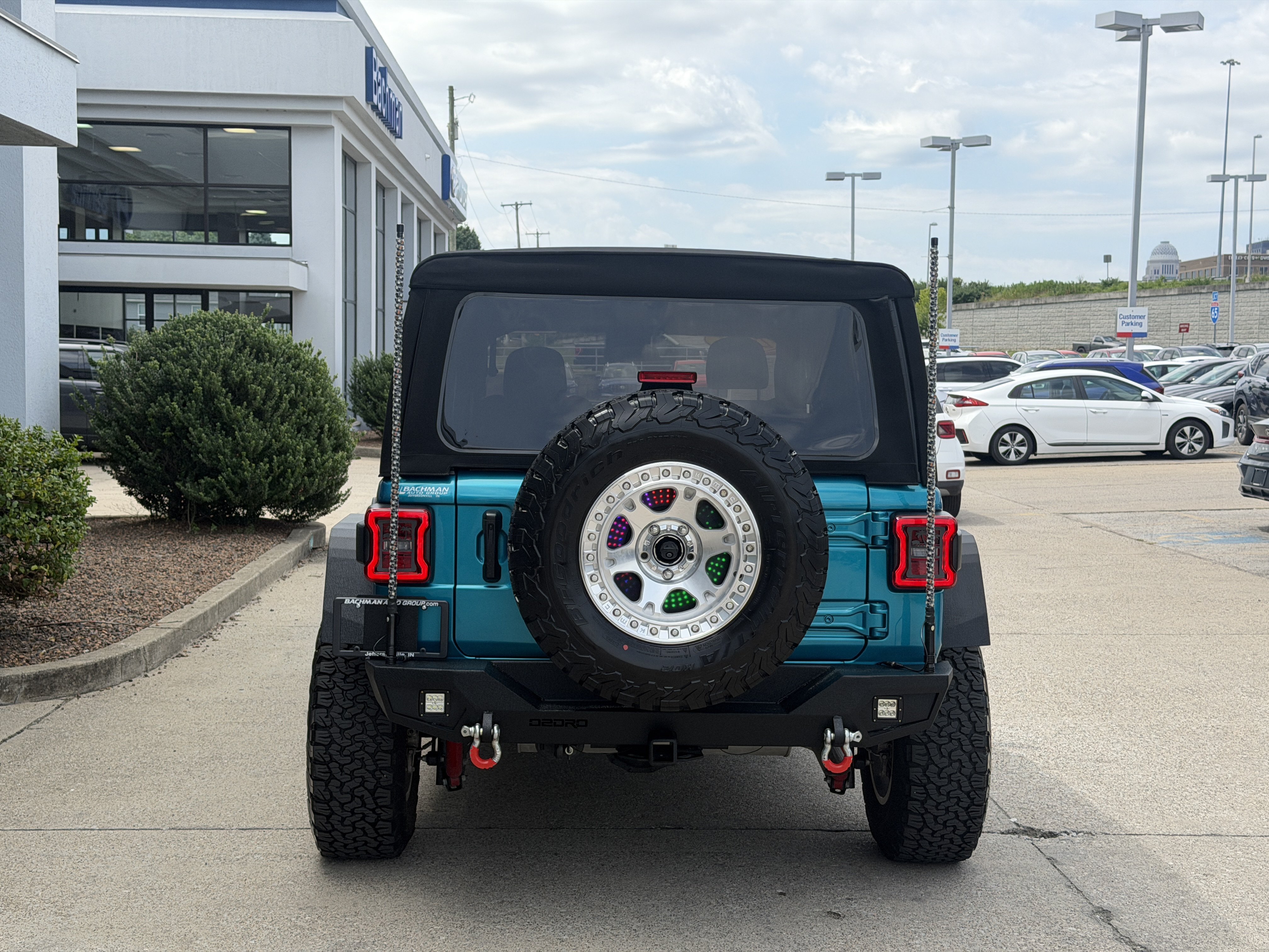 Used 2024 Bikini Pearl Coat Jeep Rubicon image 6