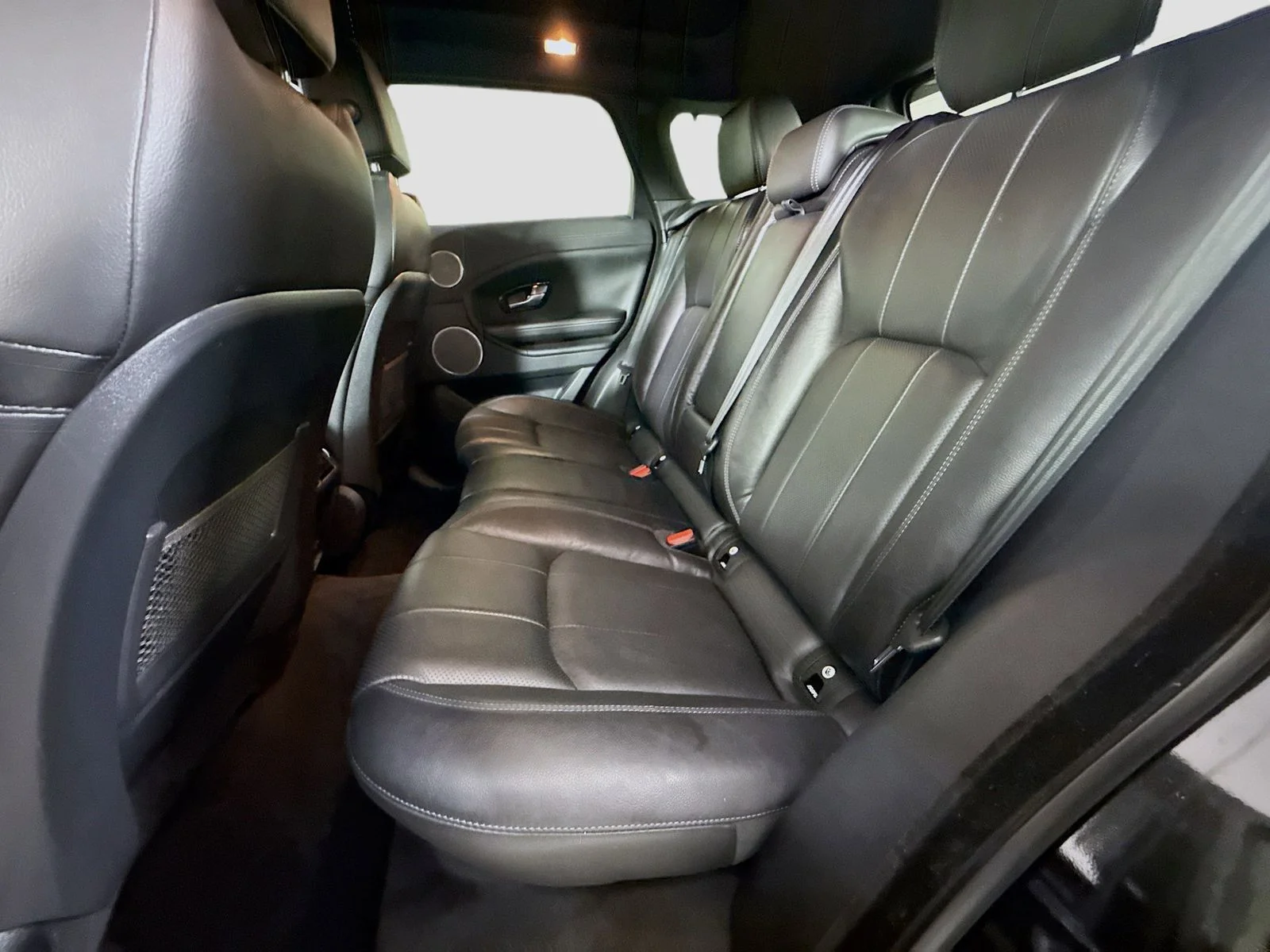 Used 2017  Land Rover SE image 21