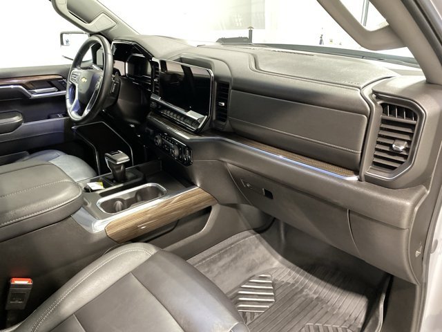 Used 2024 Slate Gray Metallic Chevrolet LT image 27