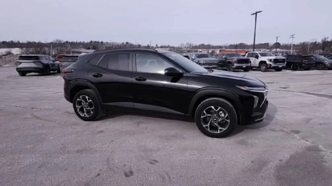 2025 Chevrolet Trax LT - Photo 9
