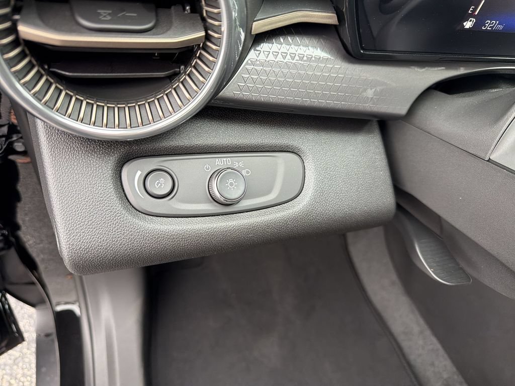 New 2026 Mosaic Black Metallic Chevrolet ACTIV image 13