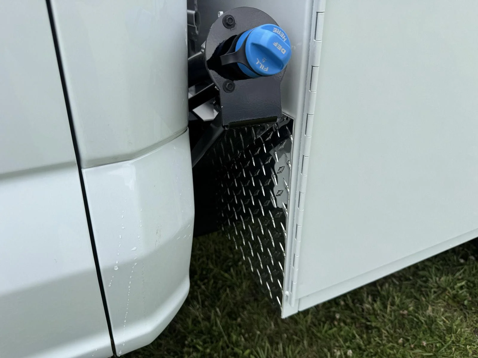 New 2026 Oxford White Ford XL image 3