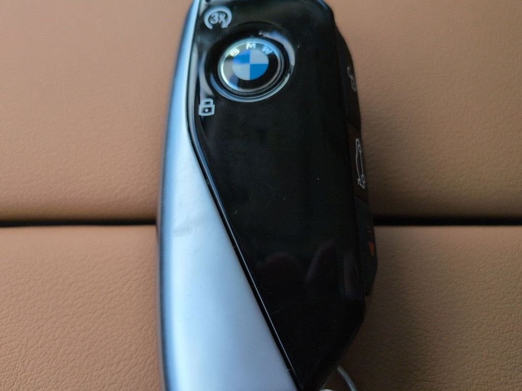 New 2027 Mineral White Metallic BMW xDrive40i image 30
