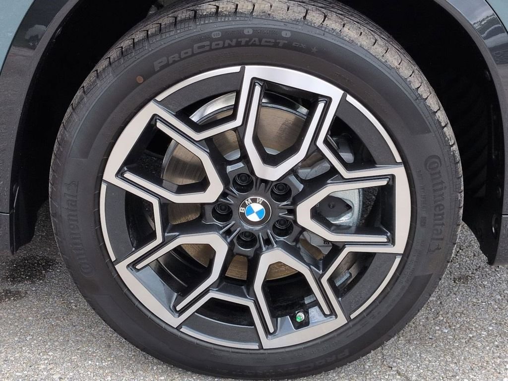 New 2026 Cape York Green Metallic BMW xDrive28i image 11