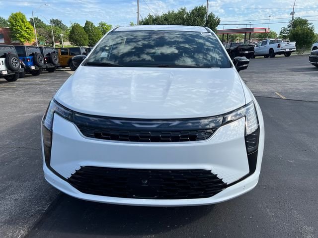 New 2027 Bright White Clear-Coat Exterior Paint Chrysler Select image 3