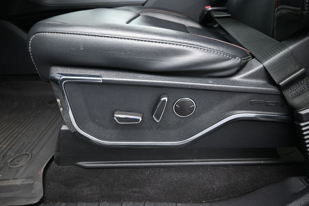 Used 2023 Gray Metallic Ford LARIAT image 16