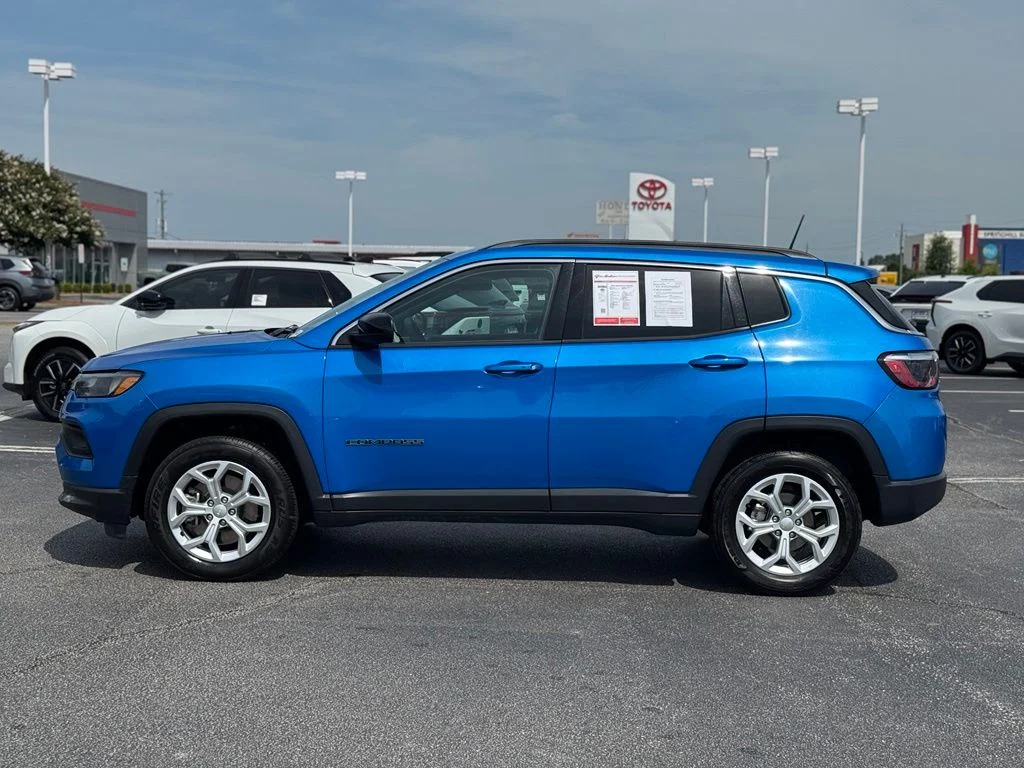 Used 2024 Blue Jeep Latitude image 8