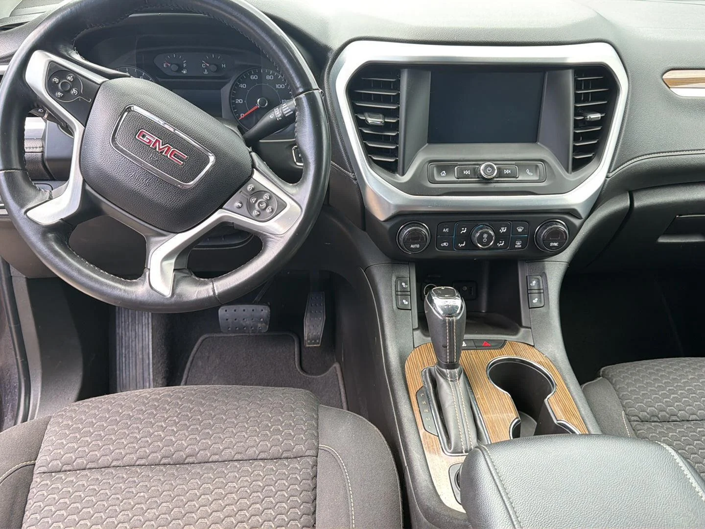 Used 2018 Iridium Metallic GMC SLE image 7