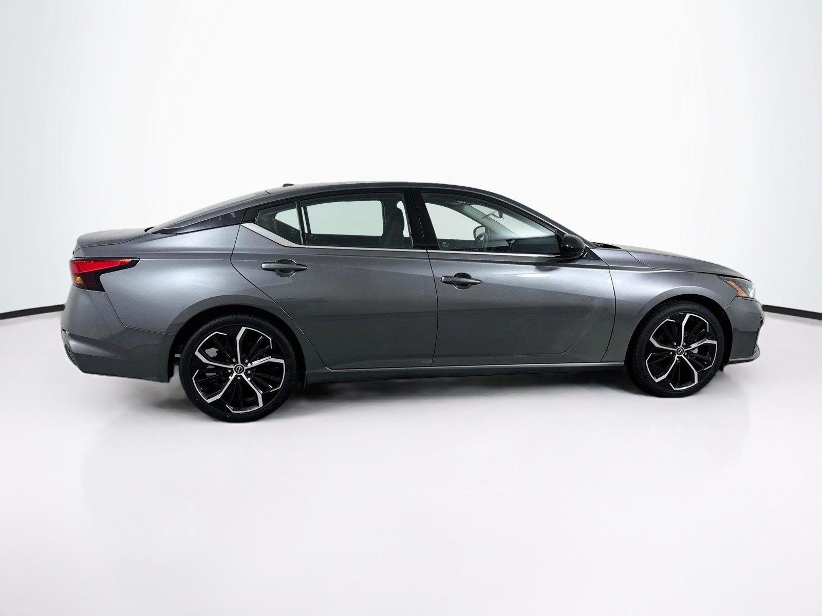 Used 2024 Gun Metallic Nissan 2.5 SR image 8