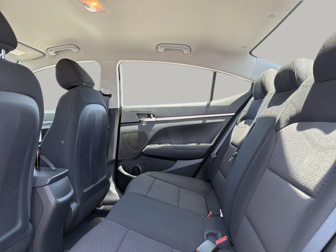 Used 2020 Quartz White Pearl Hyundai SE image 15