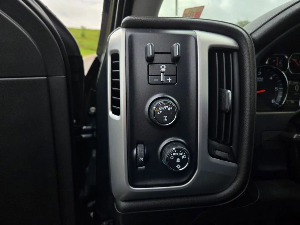 Used 2018 Gray GMC SLT image 16
