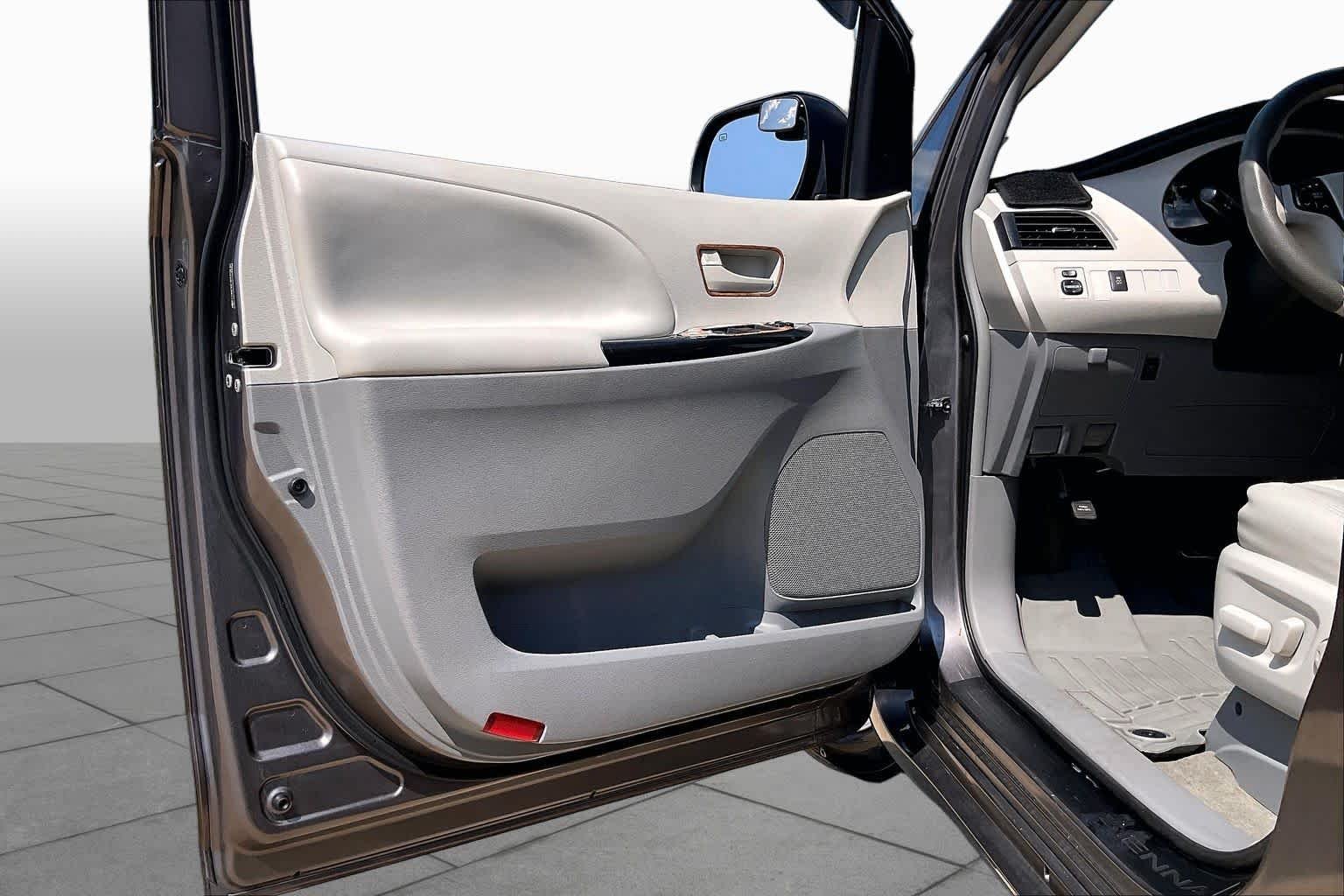 Used 2013 Predawn Gray Mica Toyota LE image 22