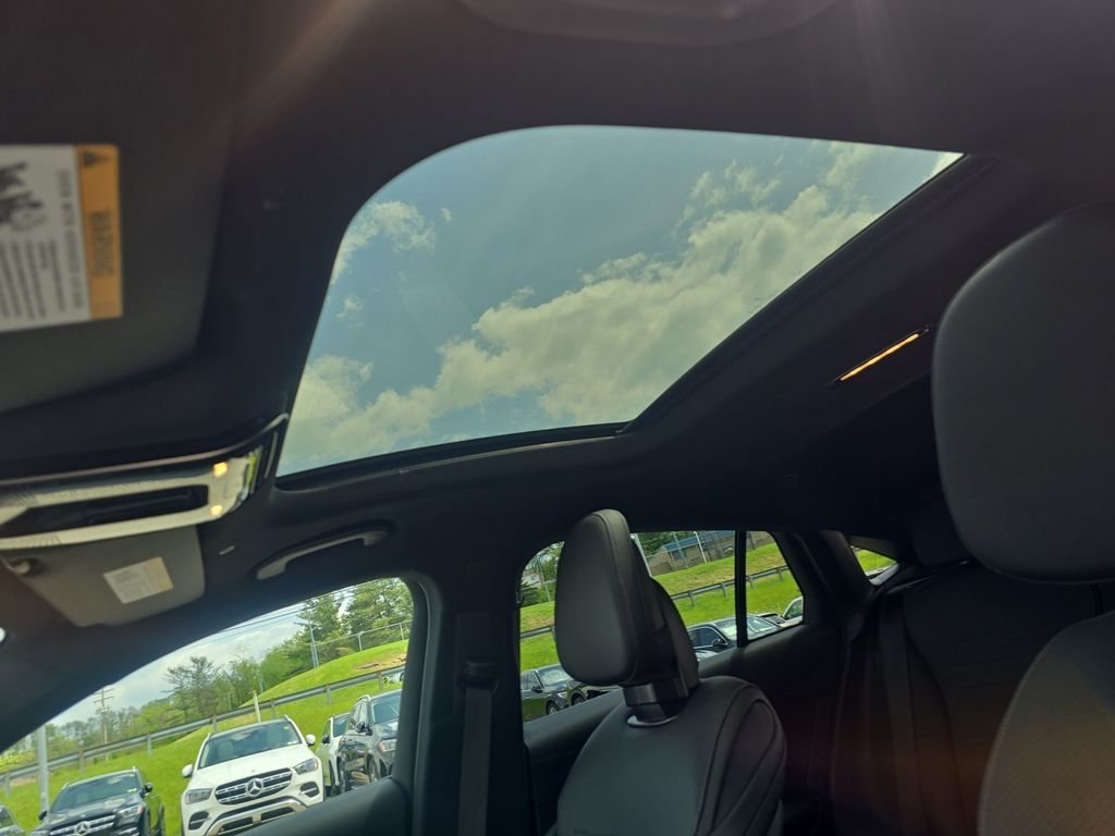 New 2026 Polar White Mercedes-Benz GLC 300 image 21