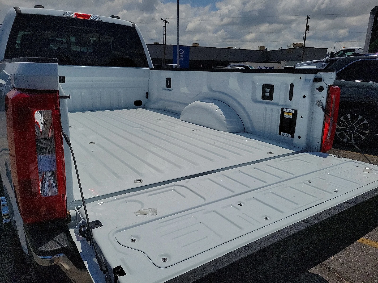 New 2025 Oxford White Ford F-250&reg; XL image 8