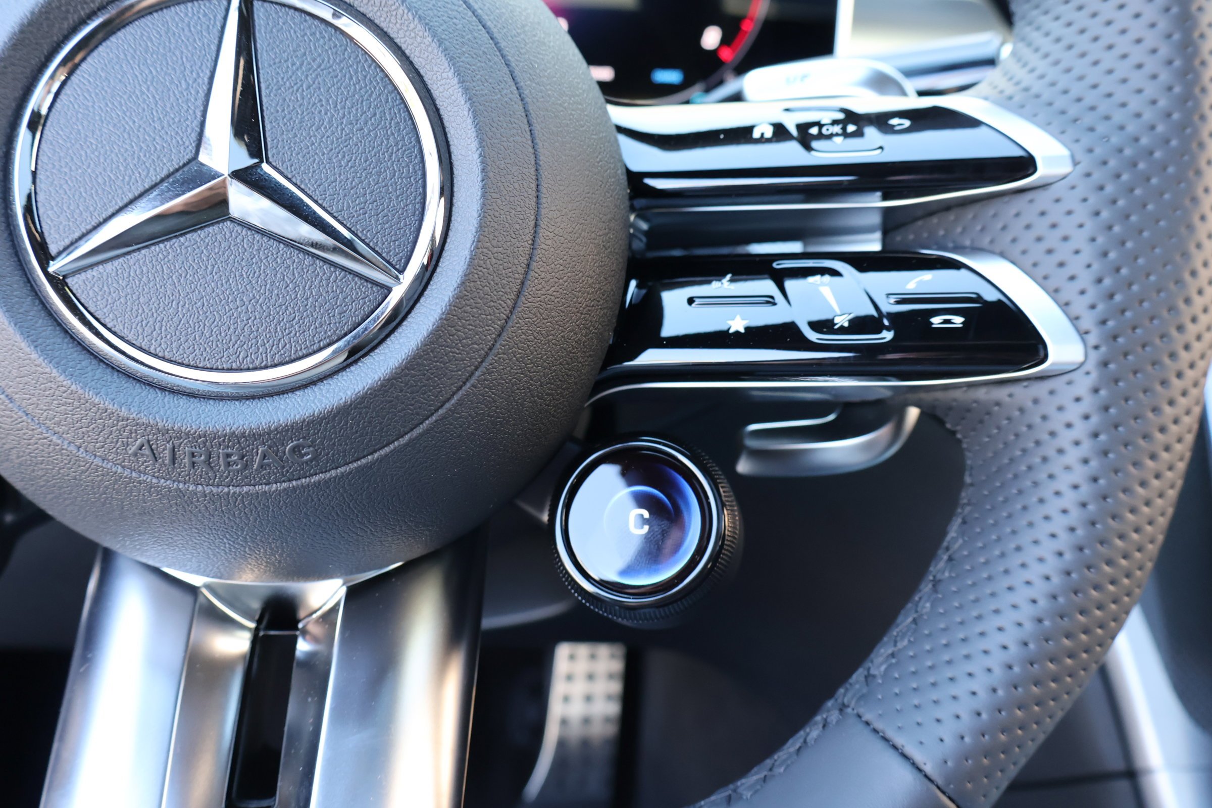 New 2026 MANUFAKTUR Moonlight White Metallic Mercedes-Benz AMG® C 43 image 55