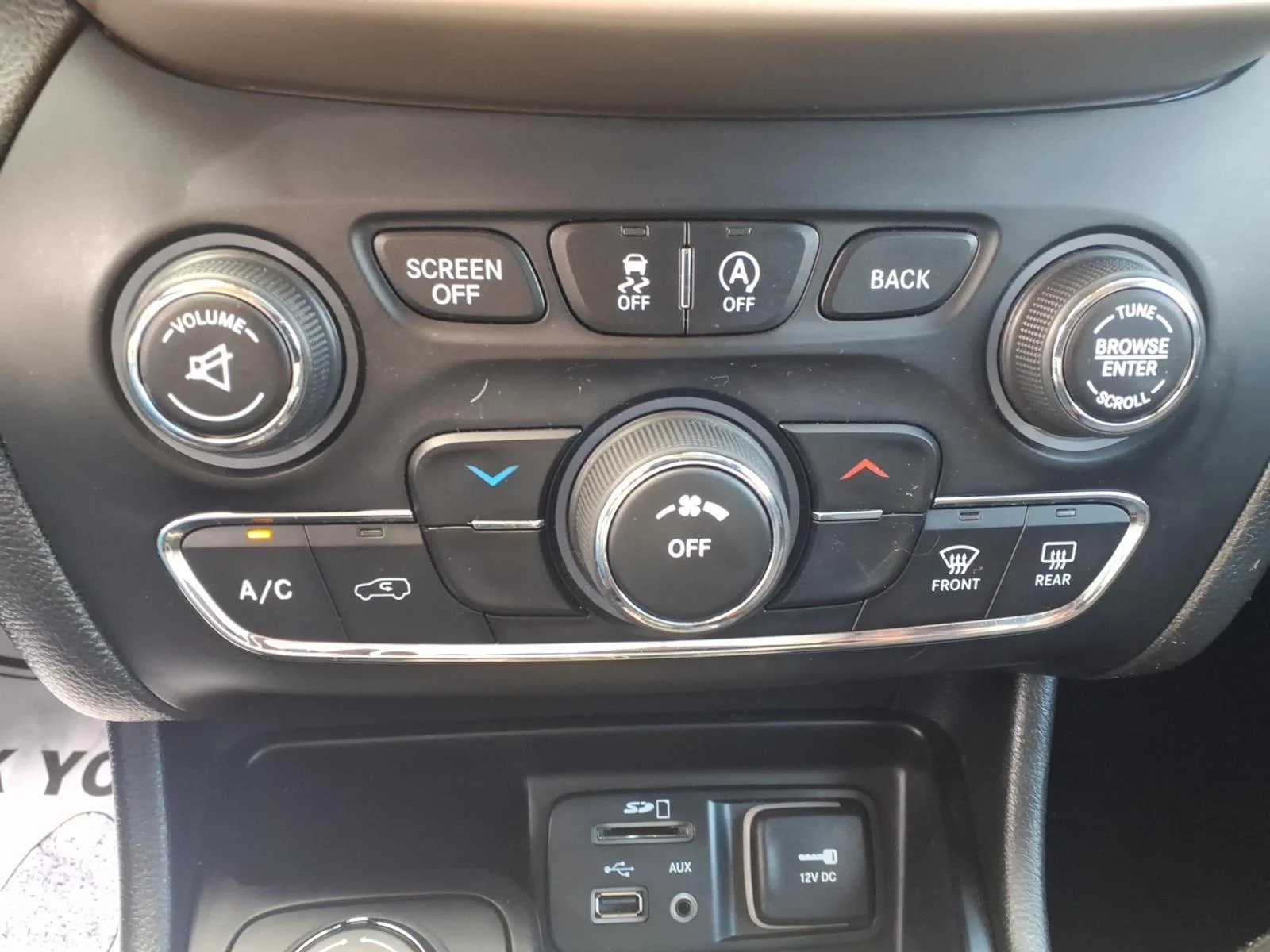 Used 2015 White Jeep 4WD 4DR LATITUDE image 12