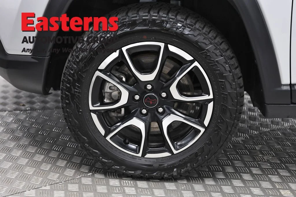 Used 2025 Silver Jeep Trailhawk image 31