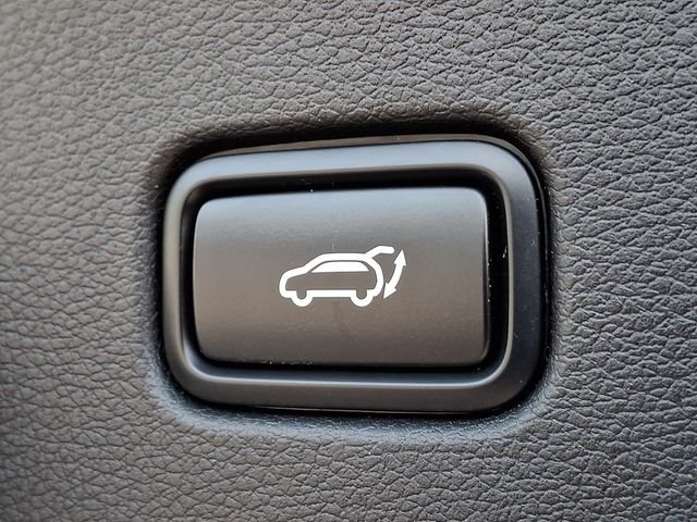 Used 2023 White Kia SX-Prestige image 31