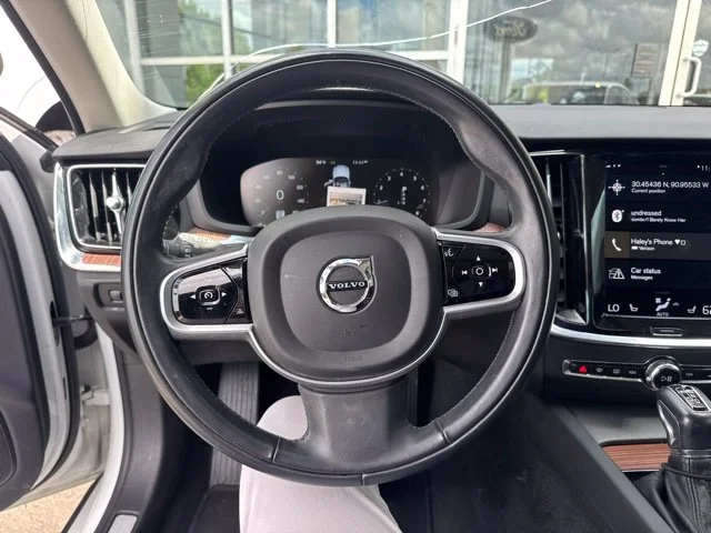 Used 2021 White Volvo T5 Momentum image 12