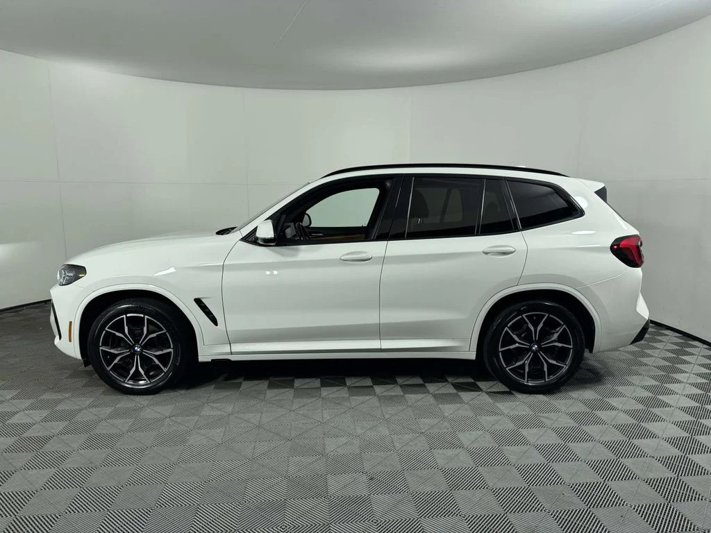 Used 2023 White BMW xDrive30i image 11