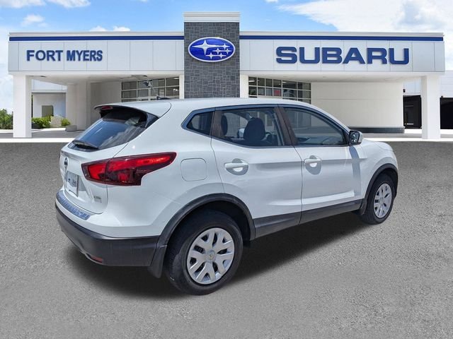 Used 2018 White Nissan S image 4