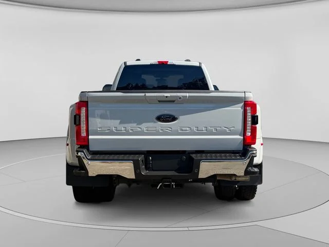 Certified Used 2025 Avalanche Ford Lariat image 4