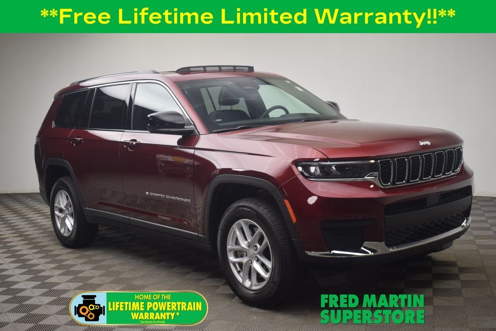 Used 2025 Velvet Red Pearlcoat Jeep Laredo image 1