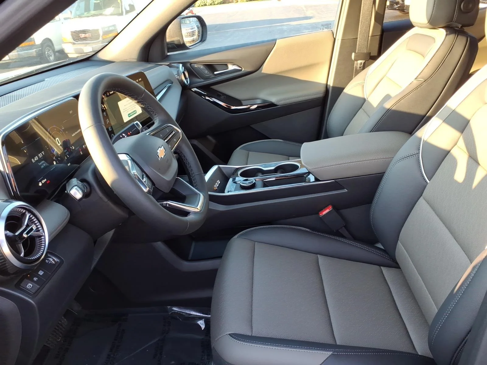 2027 Chevrolet Equinox LT - Photo 7