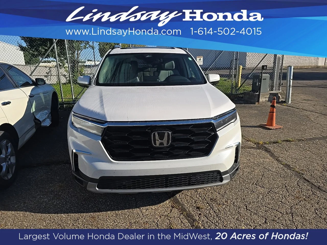 Used 2024 Platinum White Pearl Honda Touring image 2