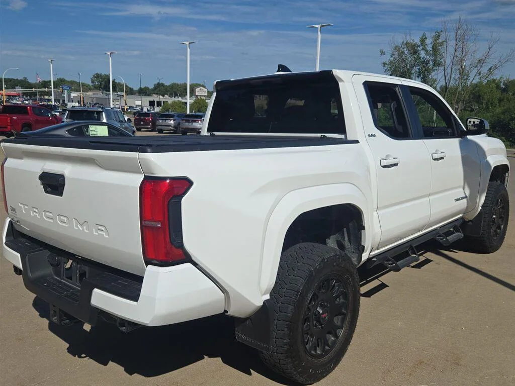 Used 2025 Ice Cap Toyota SR5 image 10