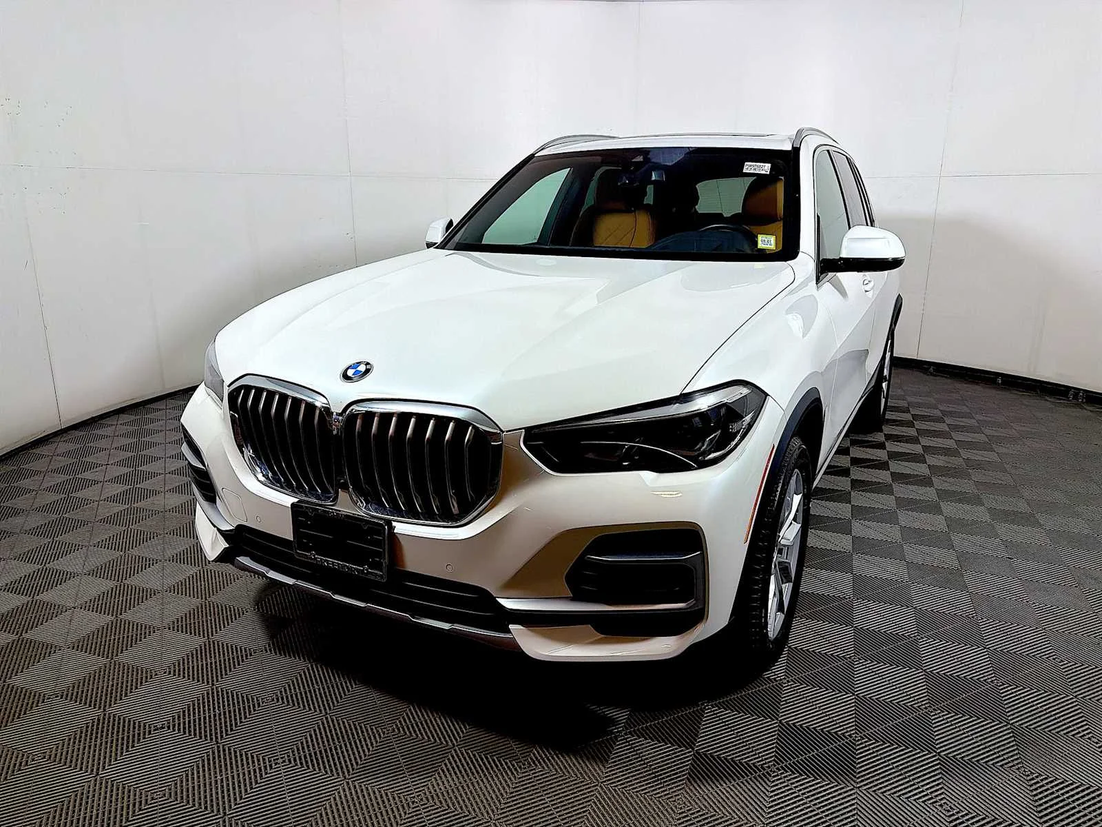 Certified Used 2023 Mineral White Metallic BMW xDrive40i image 3