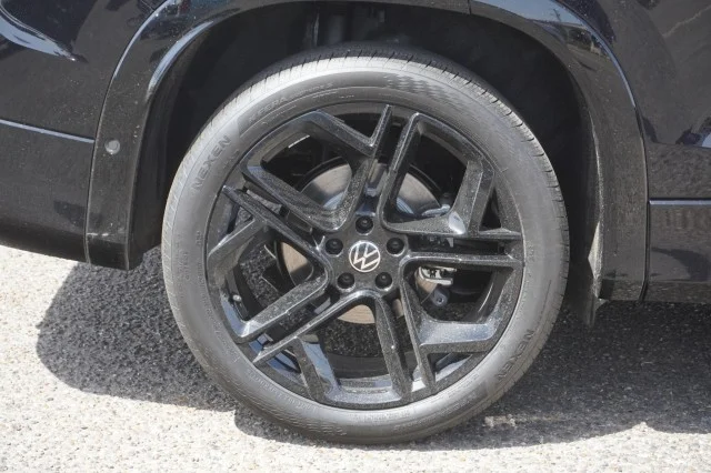 New 2026 Deep Black Pearl Volkswagen SE R-Line Black image 6
